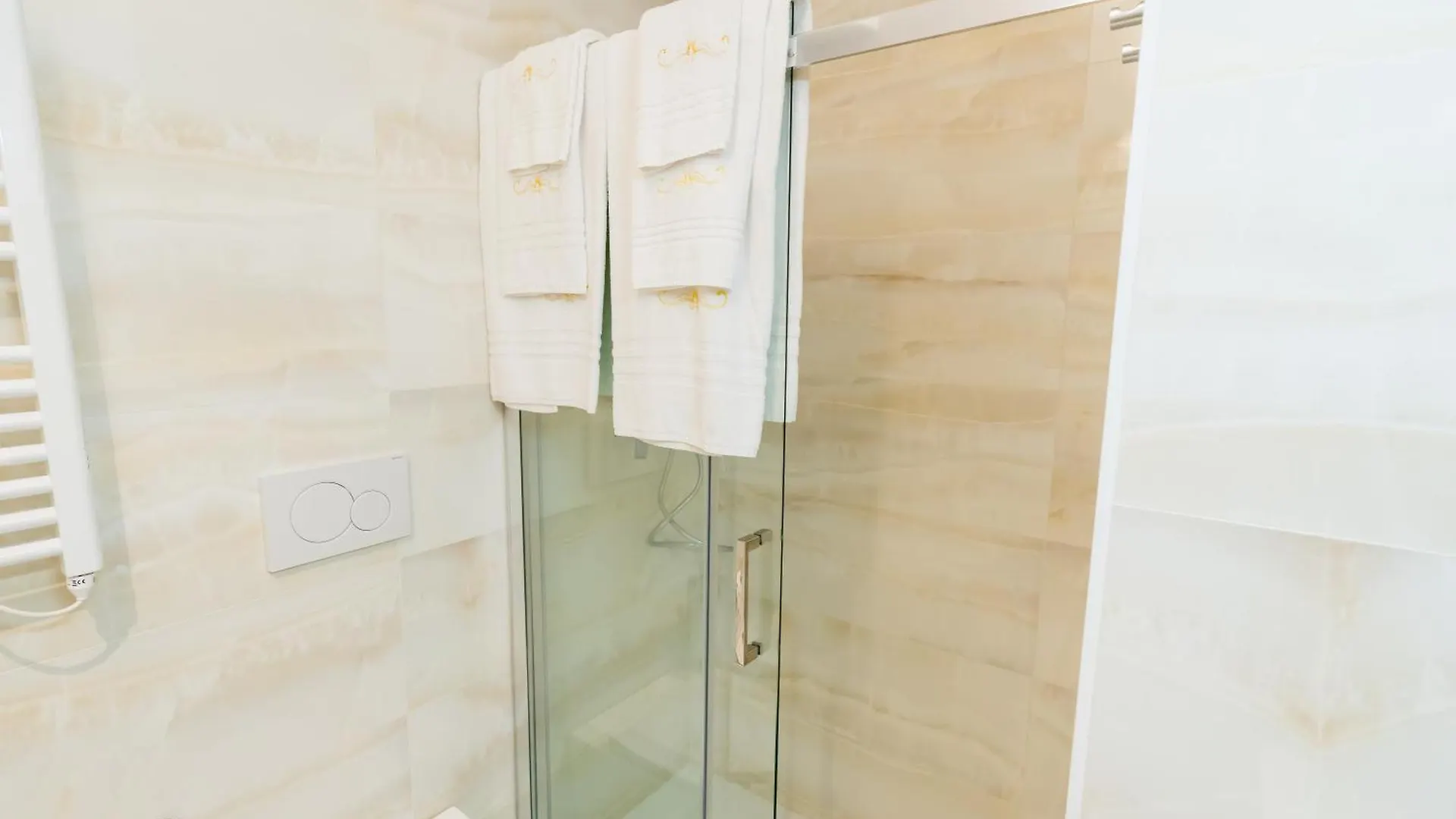 ميلان Palmanova Suites